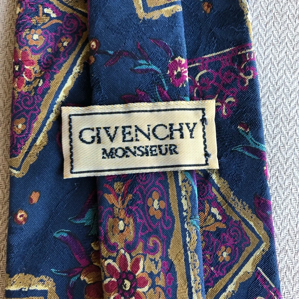 Givenchy Monsieur 💯 % Silk Made in Italy Vintage Purple Blue Tan Burgundy Tie